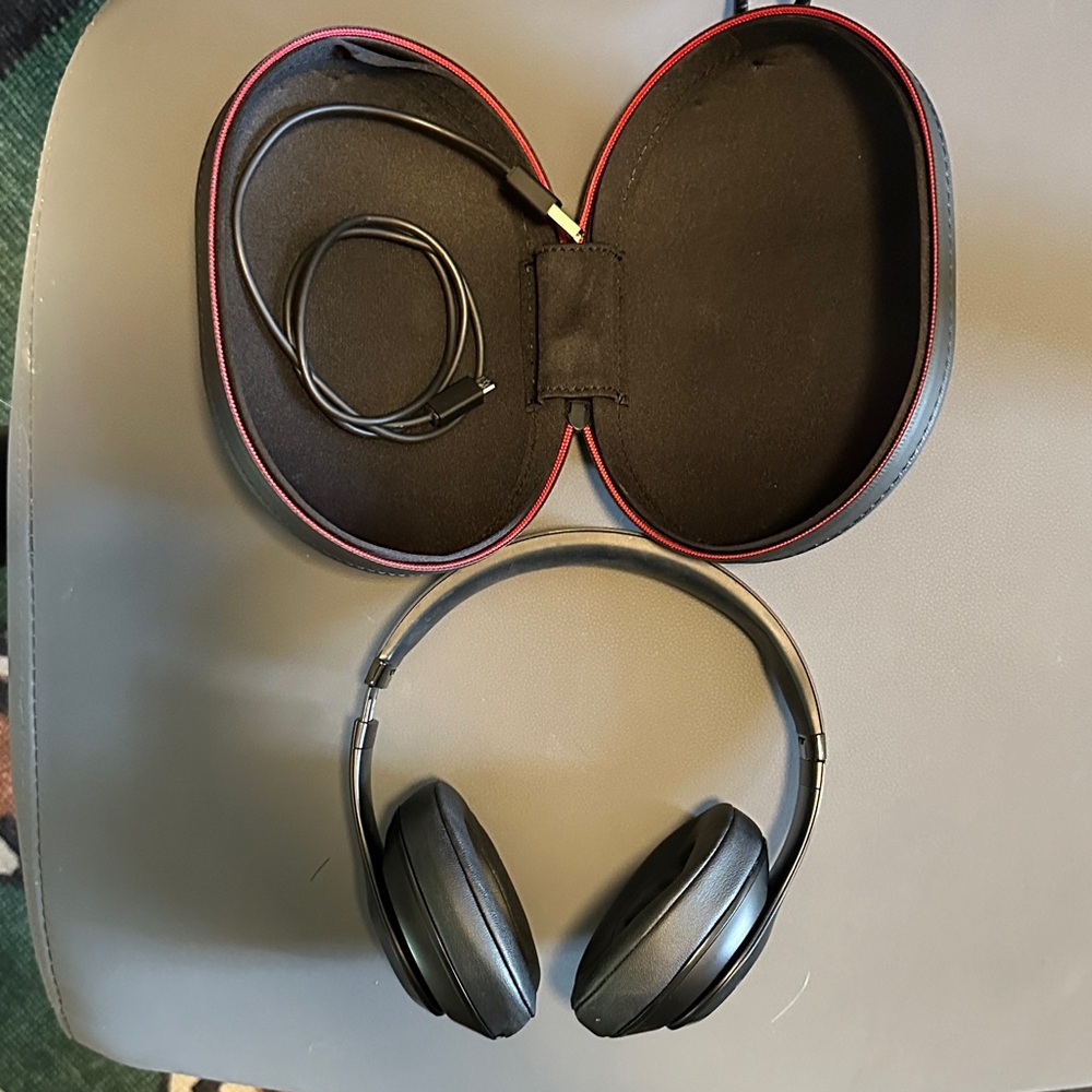 Beats Studio3 Headphones with Case